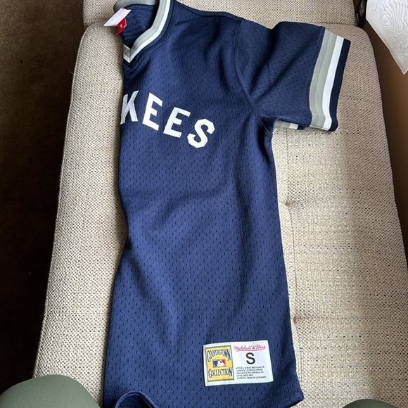 Mitchell and Nesss Yankees Jersey - Picture 3 of 3